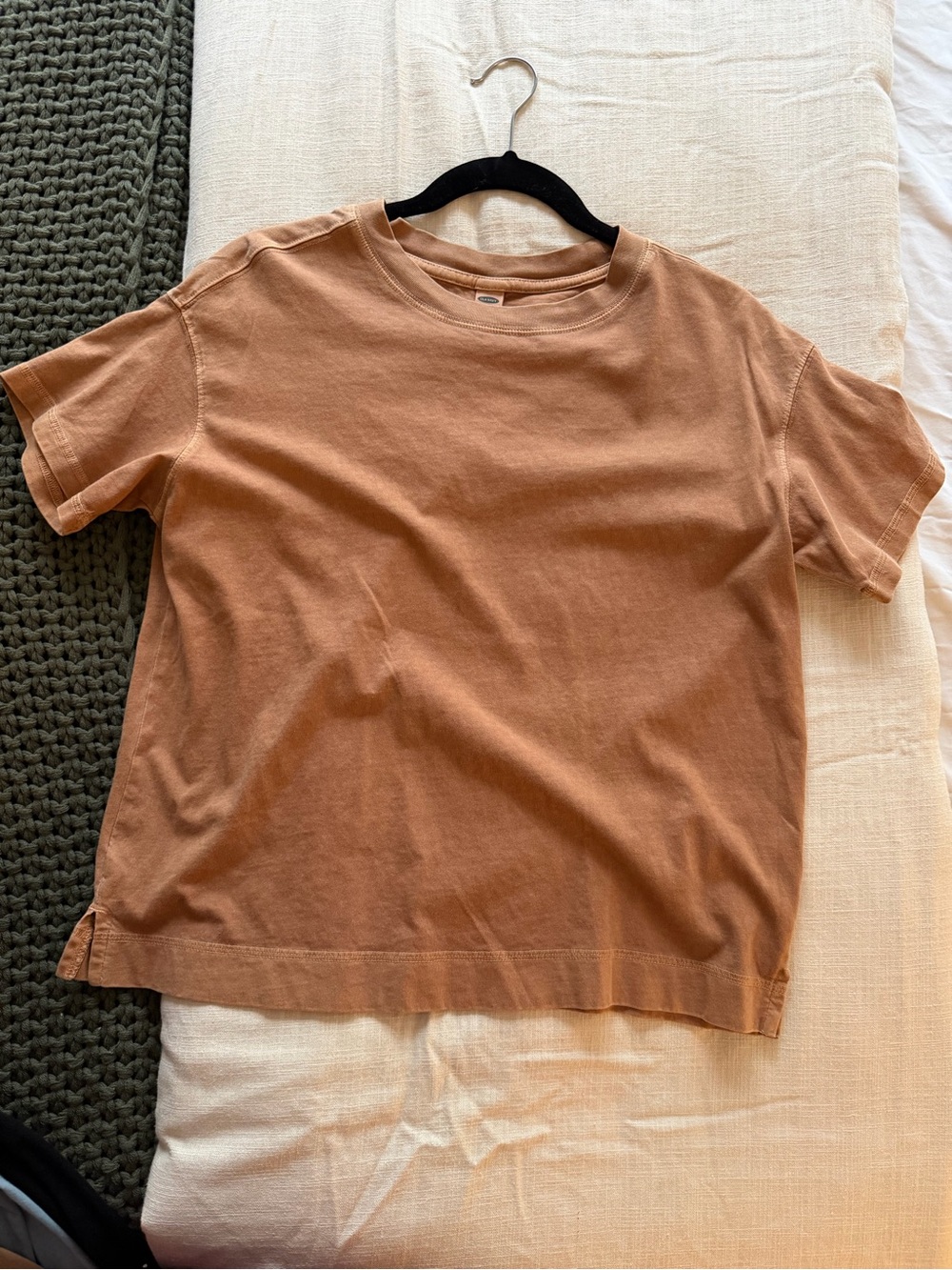 Old Navy Short Sleeve Tee in Rust Brown